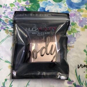 HUDA BLUR & Glow Body Brush NWT